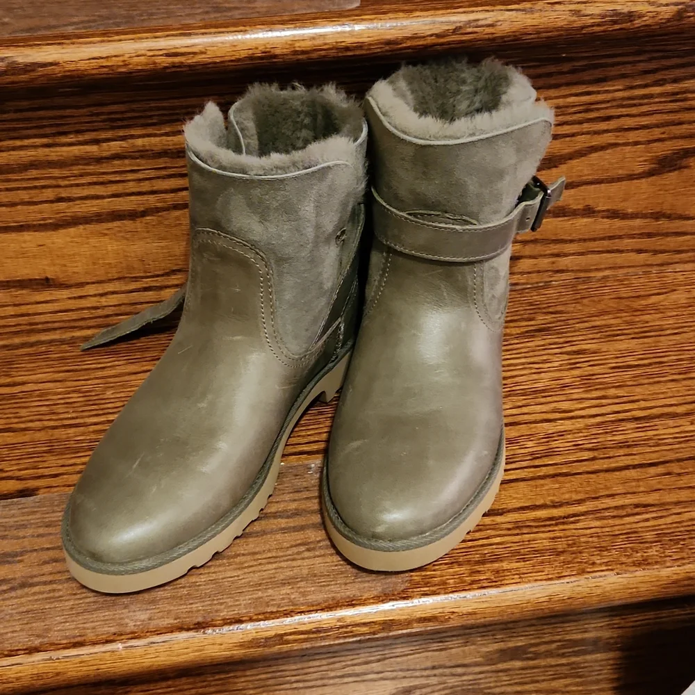 NEW UGG Romely Buckle olive boots size 5